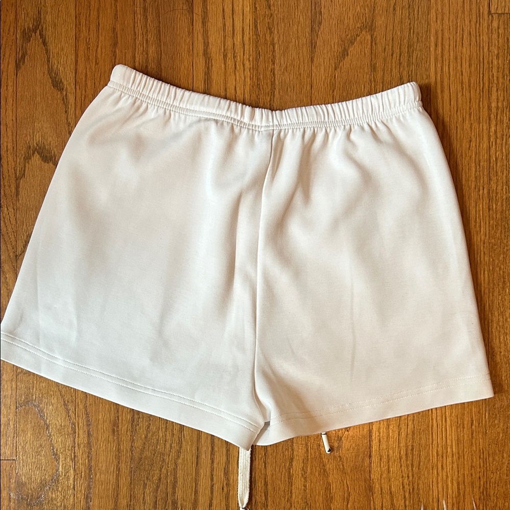 Stradivarius Shorts - Picture 2 of 4